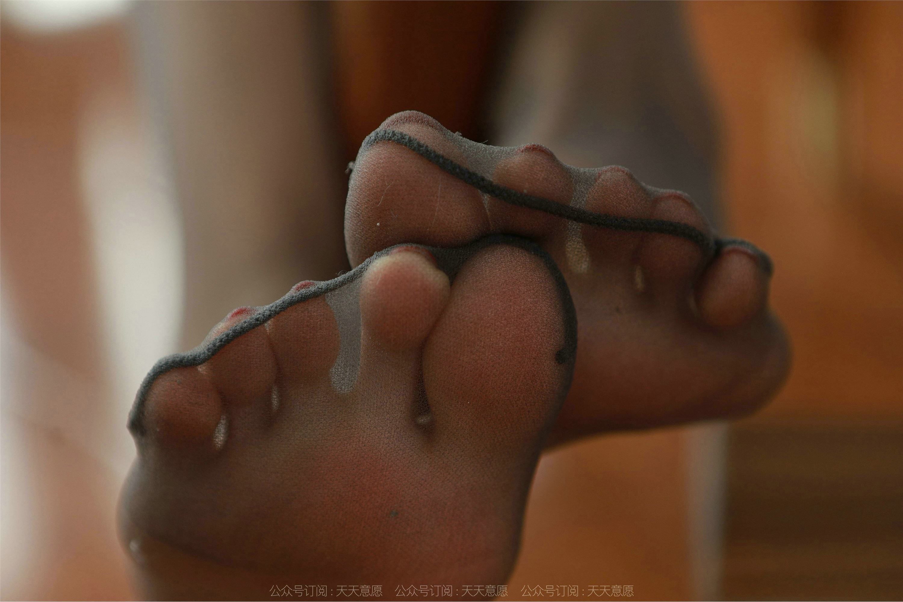 IESS异思趣向  2022.01.24 丝享家992：美子《办公桌下的红色》